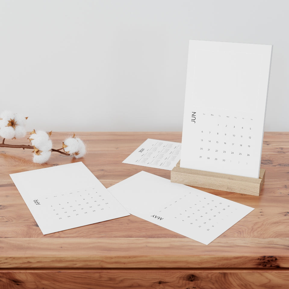 Vertical Desk Calendar - A Woman Knows Best